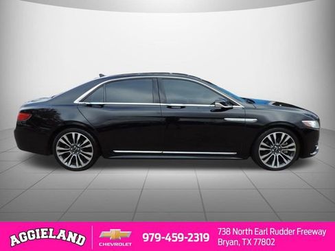 Used 2018 Lincoln Continental Select image 2