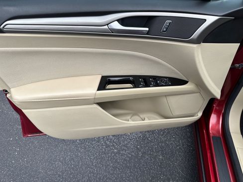 Used 2015 Ford Fusion SE FWD image 21