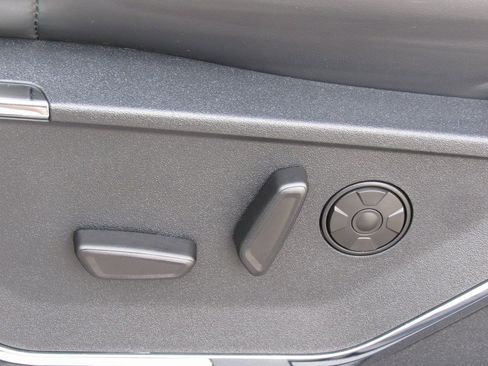 Used 2024 Ford F450 Platinum w/ FX4 Off-Road Package image 18