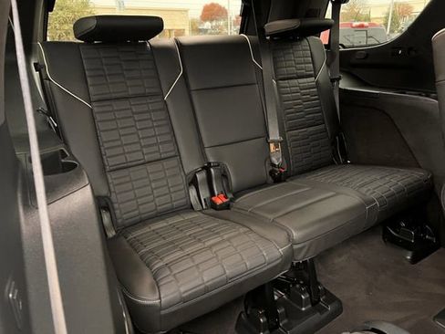 Used 2024 Cadillac Escalade V w/ LPO, ONYX Package image 32