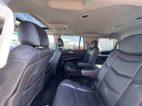 Used 2019 Cadillac Escalade Premium Luxury image 2