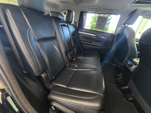 Used 2014 Toyota Highlander XLE AWD/4WD image 25
