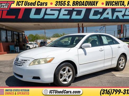 Used 2008 Toyota Camry LE FWD image 1