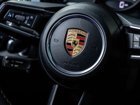 Used 2022 Porsche Macan image 15