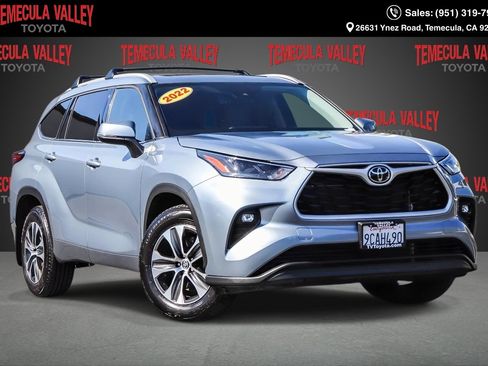 Used 2022 Toyota Highlander XLE AWD/4WD image 1