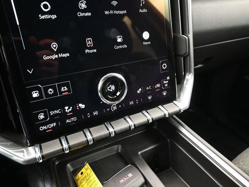 Used 2025 GMC Acadia Elevation image 14