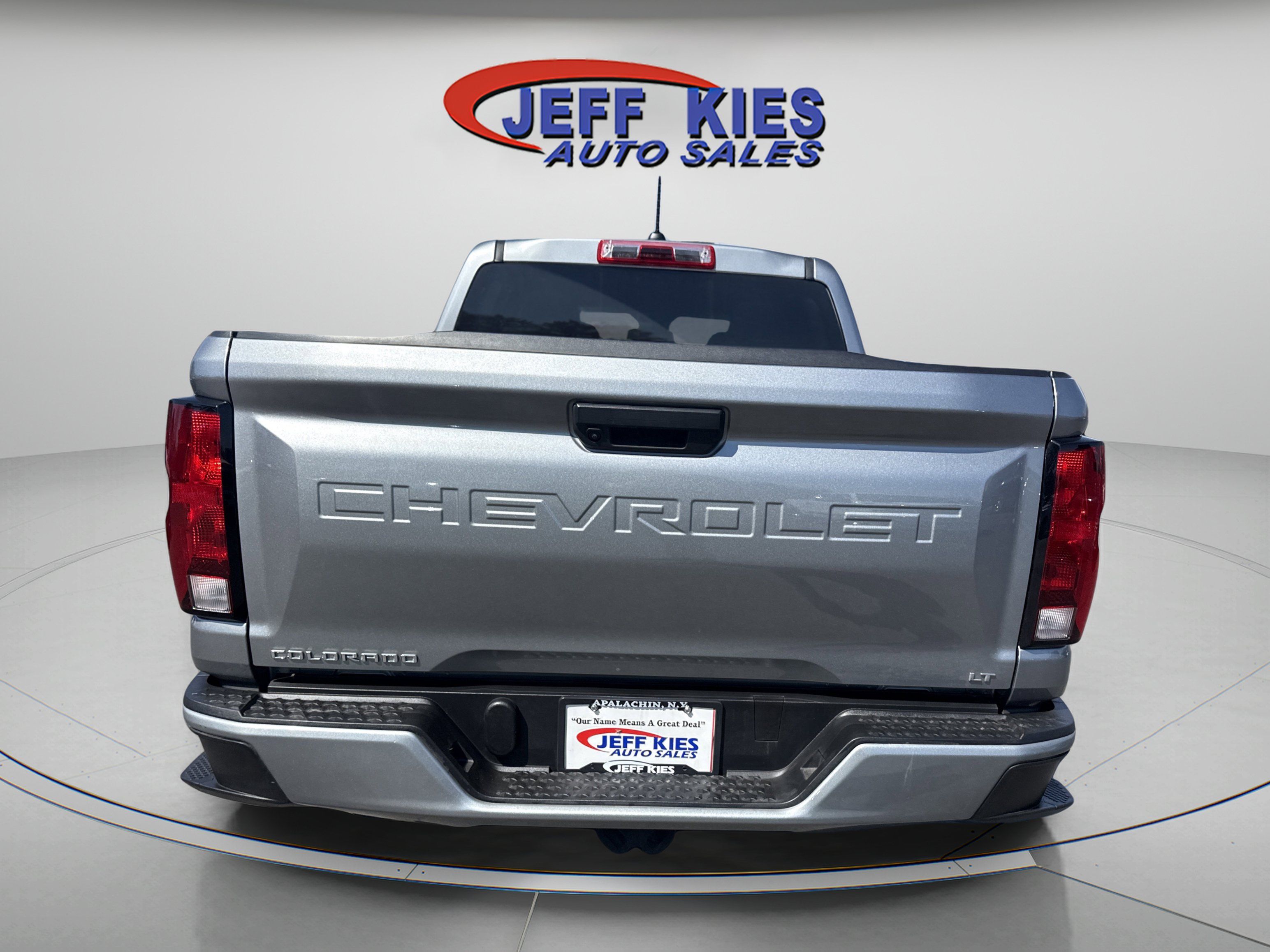 Used 2024 Chevrolet Colorado LT AWD/4WD image 6