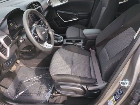 Used 2025 Kia Soul LX w/ LX Technology Package image 17