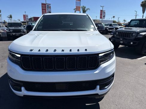Used 2025 Jeep Wagoneer Series II w/ Premium Group I AWD/4WD image 5