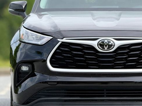 Used 2020 Toyota Highlander LE AWD/4WD image 14