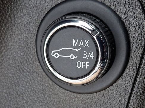 Used 2023 GMC Acadia AT4 w/ Technology Package image 30