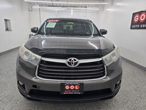 Used 2016 Toyota Highlander XLE FWD image 2