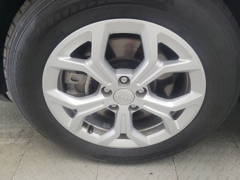 Used 2024 Jeep Compass Latitude AWD/4WD image 31