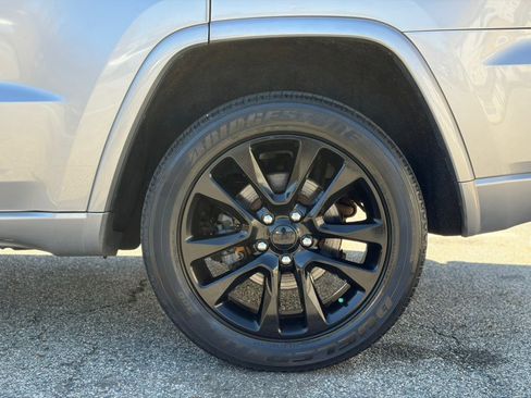 Used 2019 Jeep Grand Cherokee Altitude image 33