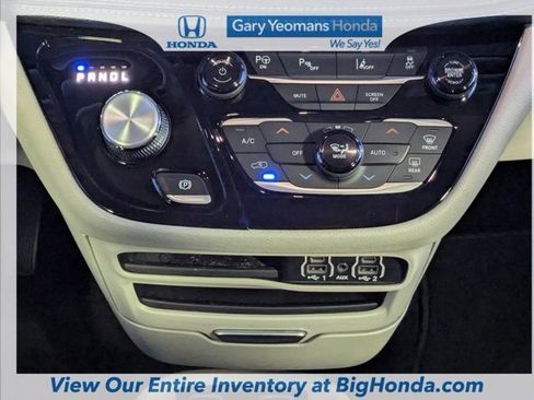 Used 2021 Chrysler Pacifica Touring-L image 20