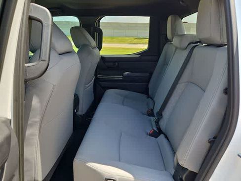 Certified 2025 Toyota Tacoma SR5 AWD/4WD image 16