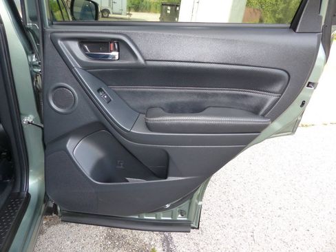 Used 2017 Subaru Forester 2.5i Touring AWD/4WD image 39