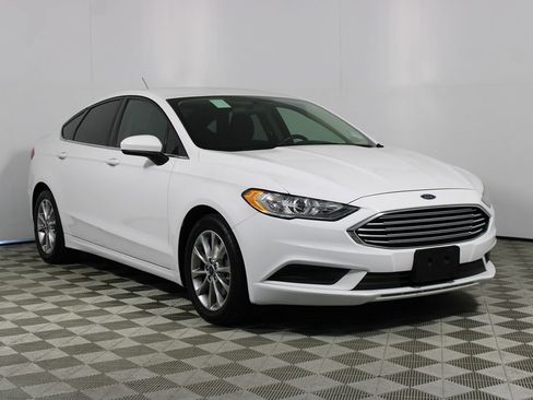 Used 2017 Ford Fusion SE w/ Fusion SE Technology Package FWD image 23