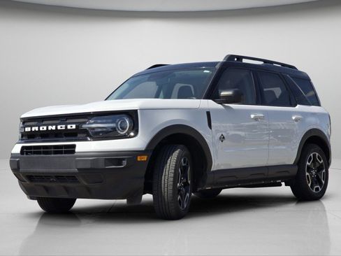 Certified 2022 Ford Bronco Sport Outer Banks w/ Tech Package AWD/4WD image 19