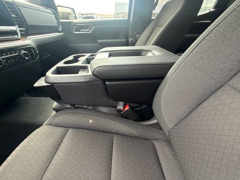 Used 2022 Chevrolet Silverado 1500 LT AWD/4WD image 12