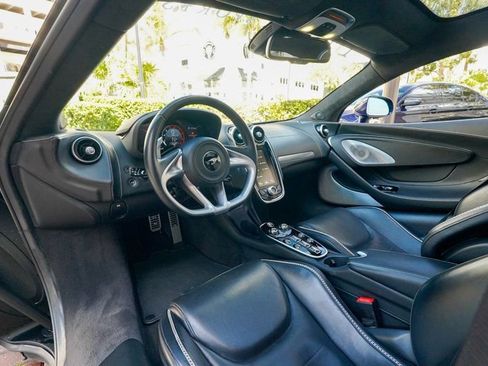 Used 2023 McLaren GT RWD image 3