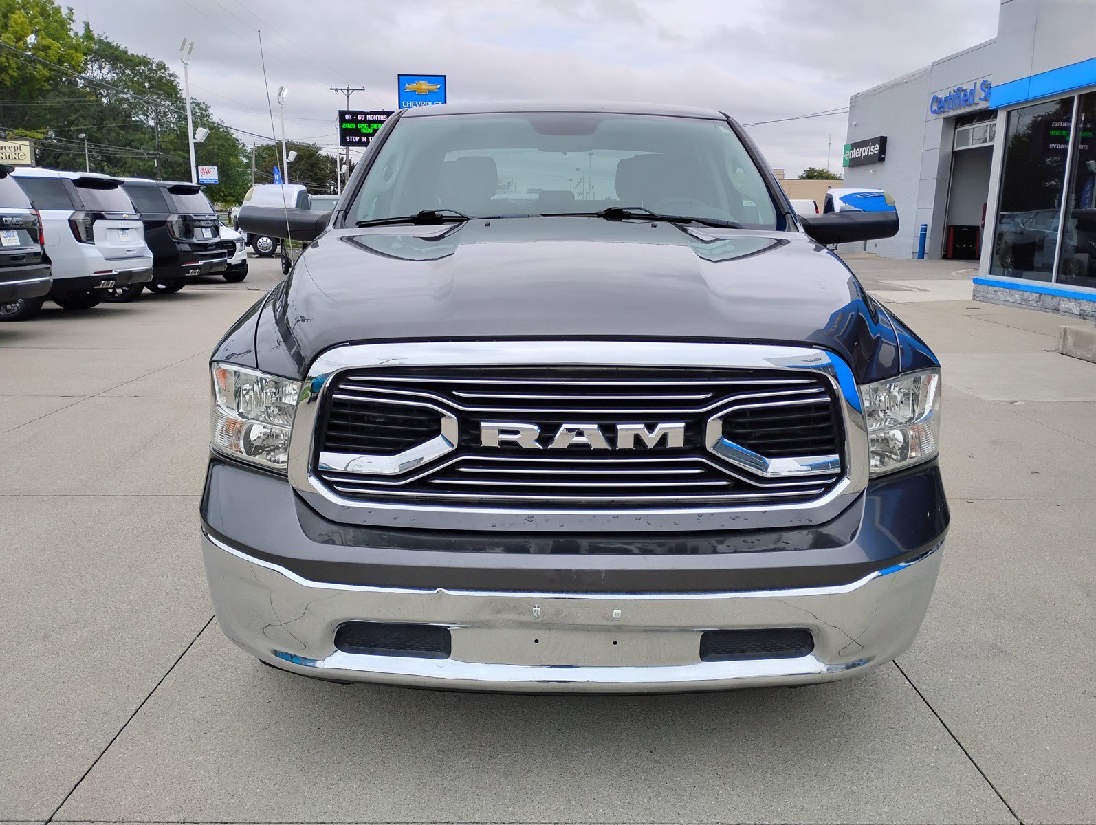 Used 2021 RAM 1500 Classic SLT AWD/4WD image 2