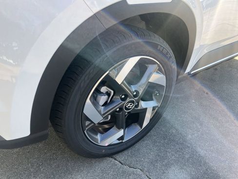 Used 2026 Hyundai Venue SEL image 16