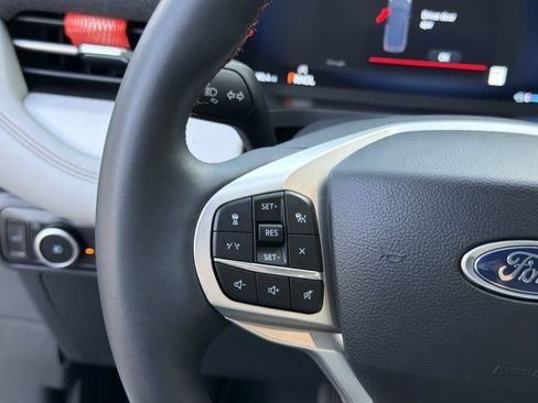 Used 2025 Ford Explorer Active w/ Active Comfort Package RWD image 33