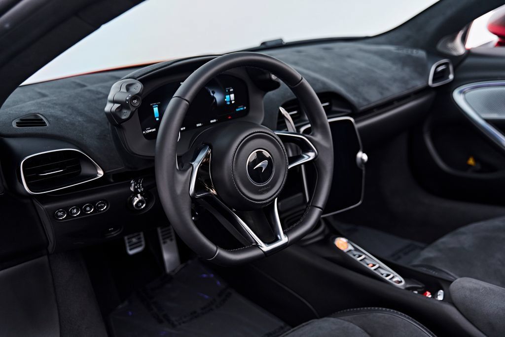 Used 2025 McLaren Artura Spider RWD image 47