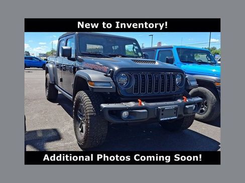 Used 2024 Jeep Gladiator Mojave w/ Technology Group AWD/4WD image 1