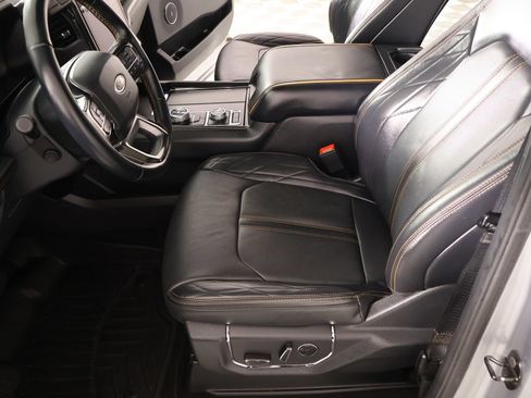 Used 2024 Ford Expedition Max Platinum AWD/4WD image 11