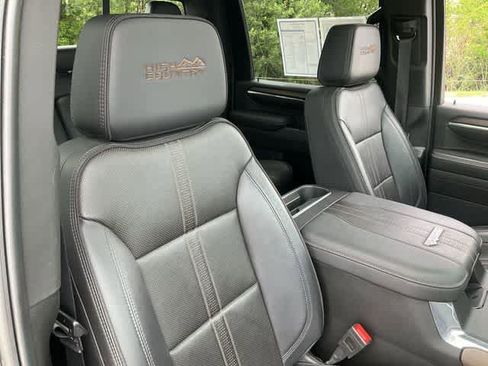 Used 2024 Chevrolet Silverado 2500 High Country w/ Midnight Edition AWD/4WD image 18