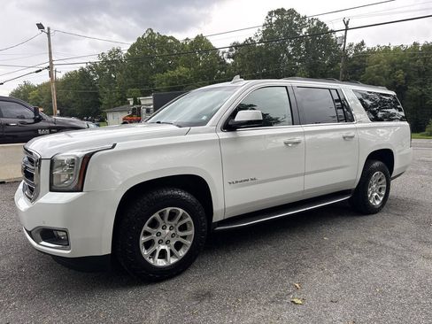 Used 2017 GMC Yukon XL SLT AWD/4WD image 3