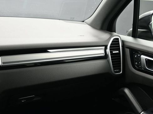 Certified 2023 Porsche Cayenne S Platinum AWD/4WD image 22