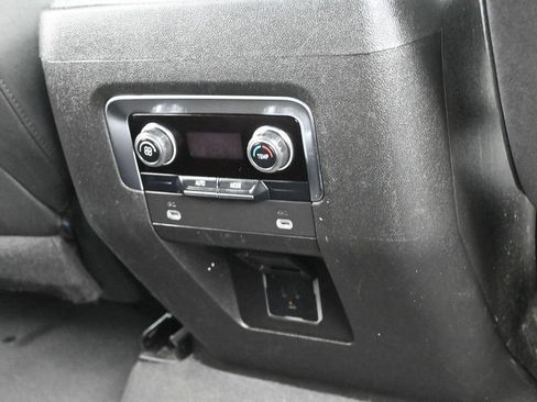 Used 2024 Chevrolet Suburban LT RWD image 42