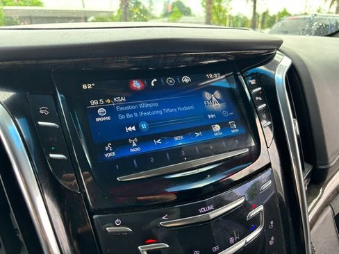 Used 2015 Cadillac Escalade Platinum image 27