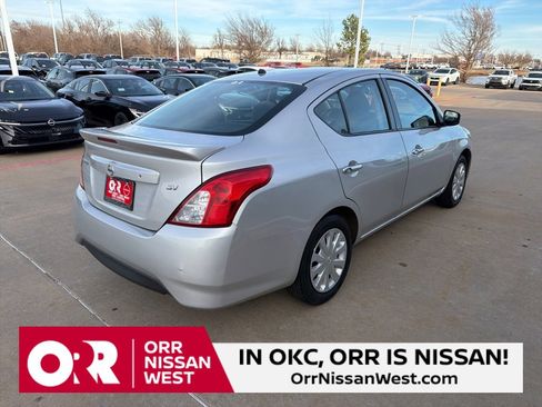 Used 2017 Nissan Versa SV image 5