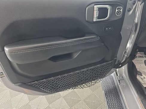 Used 2018 Jeep Wrangler Unlimited Sahara w/ Dual Top Group AWD/4WD image 11