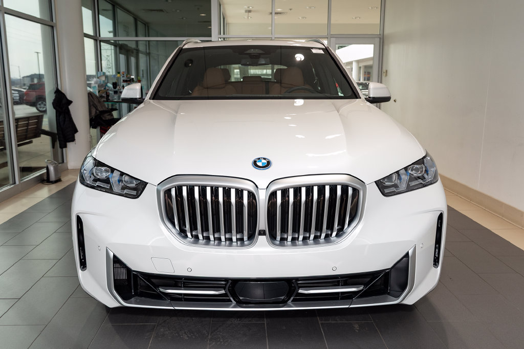 Used 2026 BMW X5 xDrive50e w/ Premium Package AWD/4WD image 10