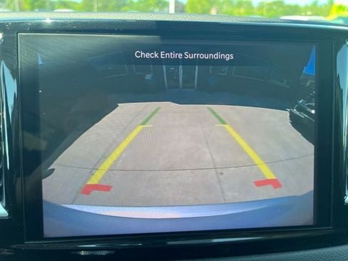 Certified 2024 Chrysler Pacifica Touring-L FWD image 26