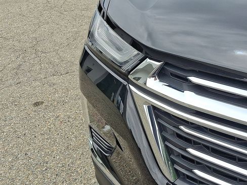 Certified 2023 Chevrolet Traverse LT AWD/4WD image 28