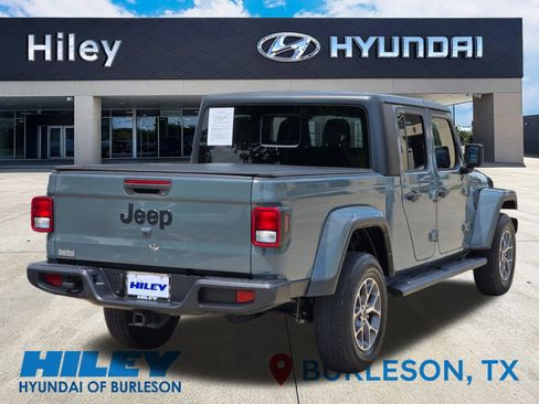 Used 2024 Jeep Gladiator Sport AWD/4WD image 4
