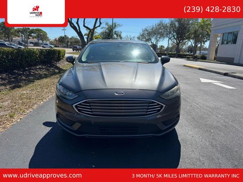 Used 2018 Ford Fusion SE w/ Fusion SE Technology Package FWD image 3