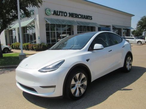 Used 2023 Tesla Model Y Long Range image 1