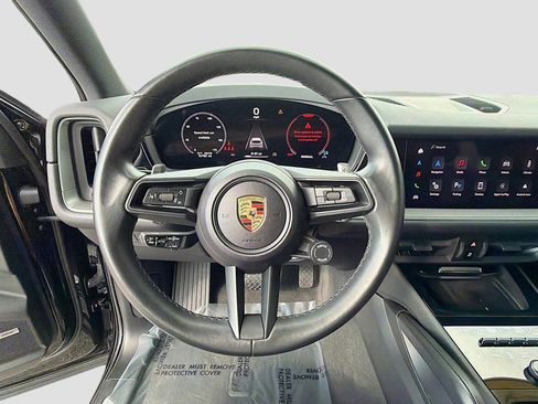 Used 2024 Porsche Cayenne image 40