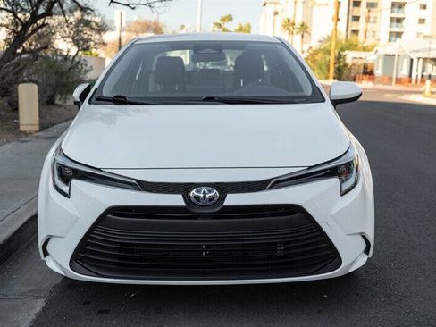 Used 2025 Toyota Corolla LE w/ Convenience Package image 8