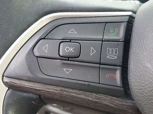 Used 2022 Jeep Grand Cherokee Limited AWD/4WD image 19