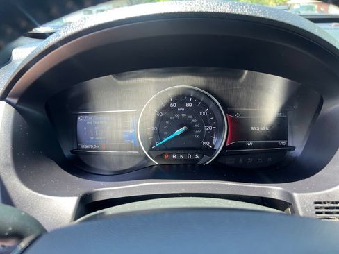 Used 2018 Ford Explorer XLT w/ Equipment Group 202A AWD/4WD image 18