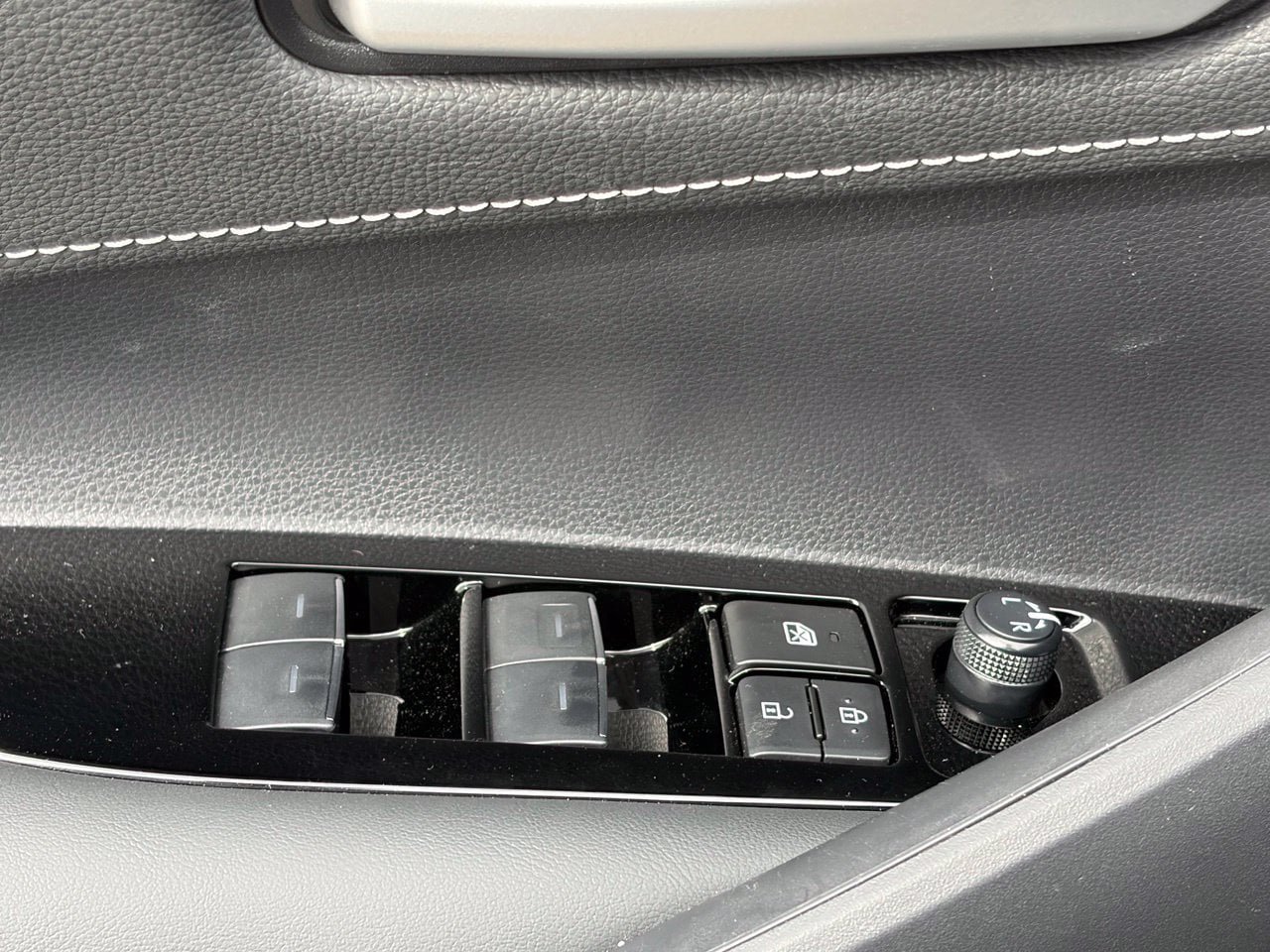 Used 2026 Toyota Corolla SE FWD image 6