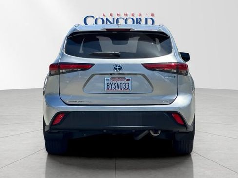 Used 2022 Toyota Highlander XLE AWD/4WD image 5